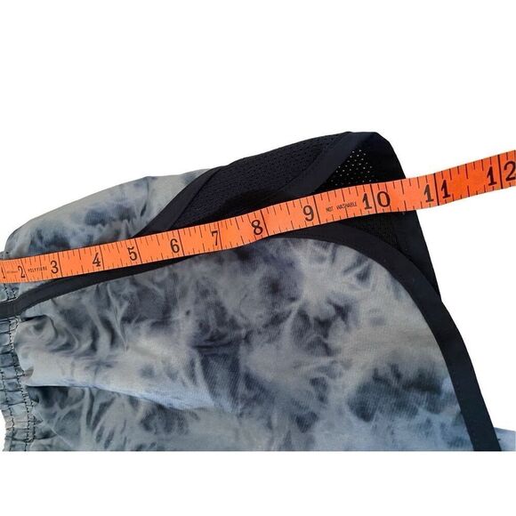 Under Armour Fitted Heat Gear Shorts Athletic Sporty Tie Dye - Picture 8 of 12